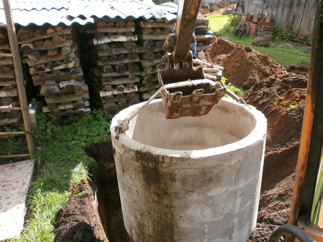 Installation of septic tank sewage.